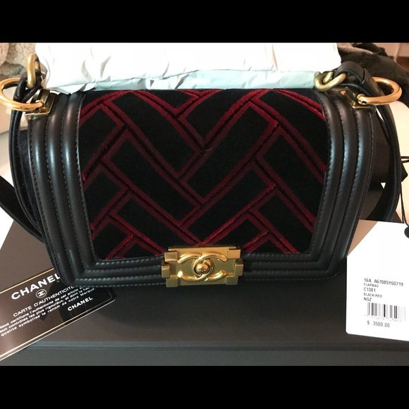 🚨SOLD🚨 CHANEL Boy Flap Bag - Picture 2 of 8